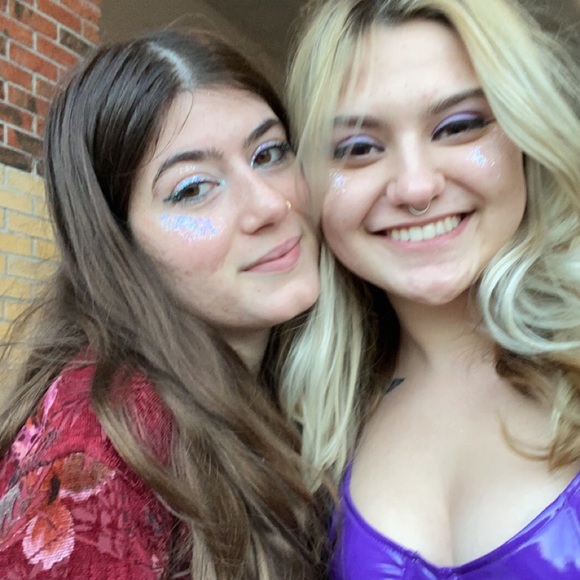 Meet your Posher, Cece - Picture 2 of 4